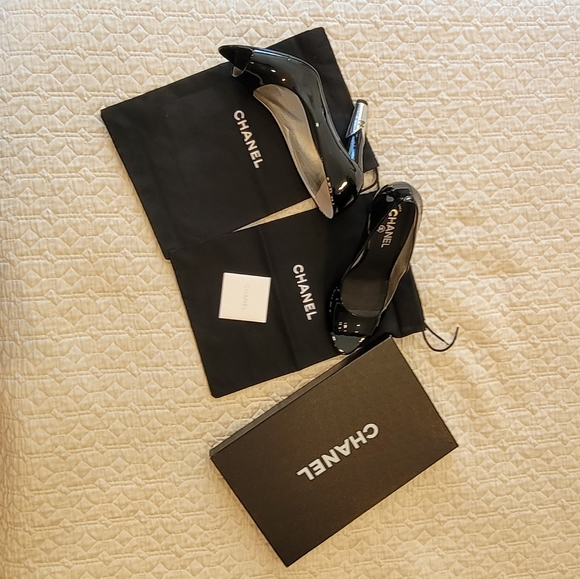Like New CHANEL Black Heels - Picture 15 of 16
